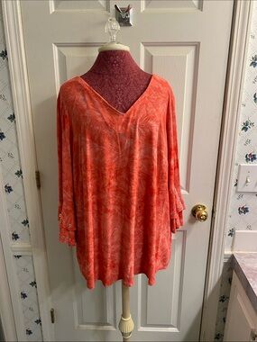 New Directions Curvy 1X Lightweight Coral V-Neck Roll-Tab Tunic & Silver Designs